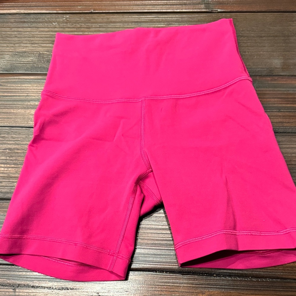 Lululemon wonder trail 6inch shorts - Picture 2 of 3
